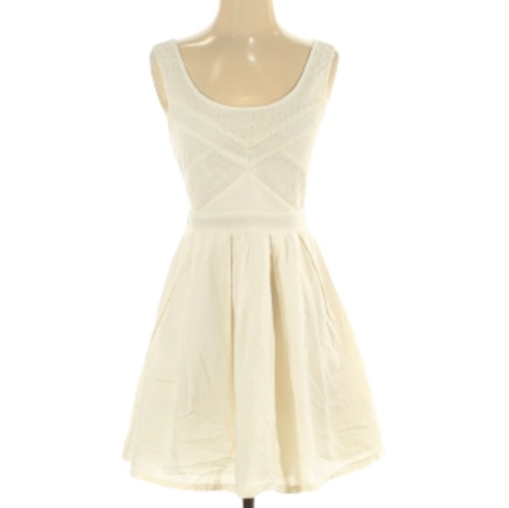 American Eagle NWT Fit & Flare Eyelet Dress Cream Size 0
